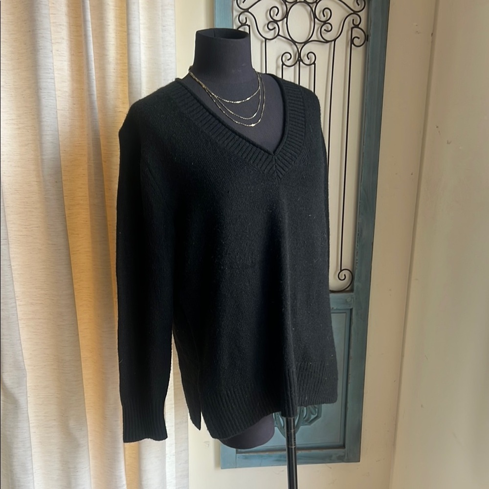 Banana Republic Black V-Neck Sweater Versatile Knit